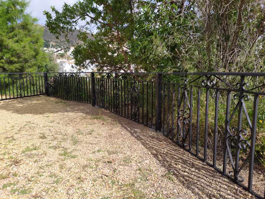 You are currently viewing Curved Perimeter Railings and Double Gates