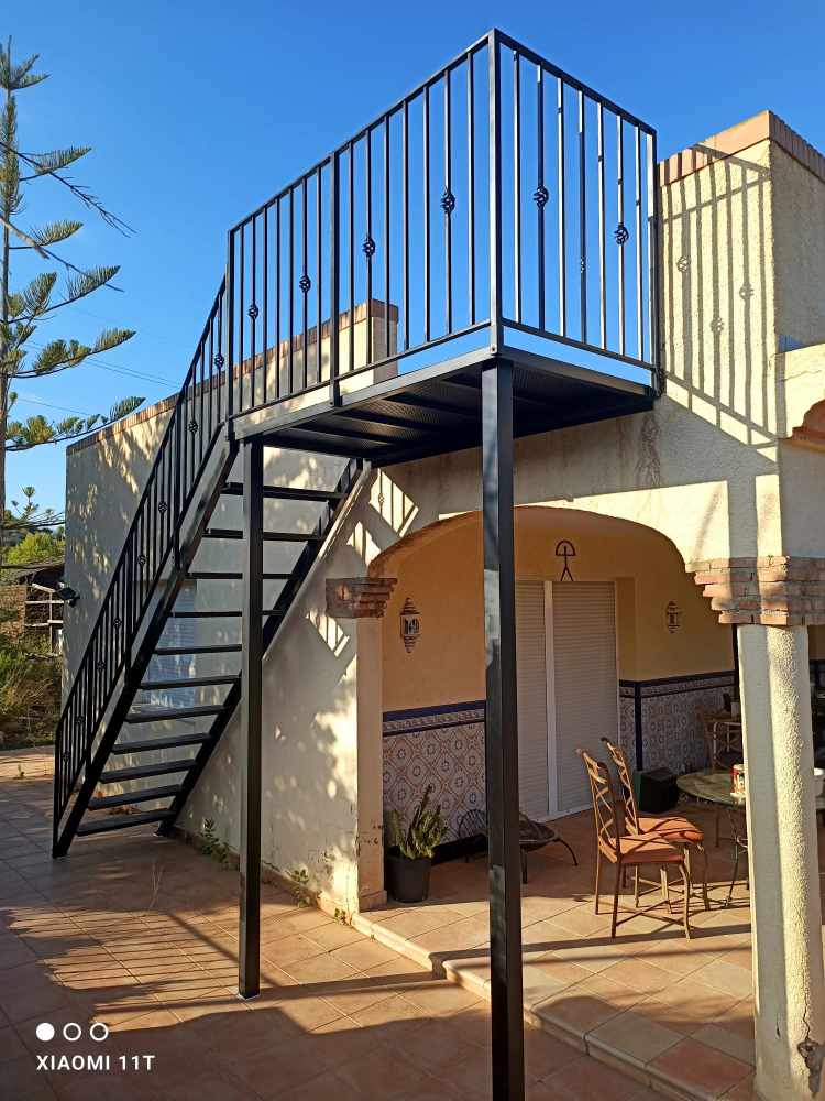 Read more about the article External Staircase and balustrade to roof terrace